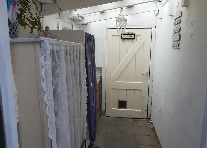 Little Beach House - Free Parking